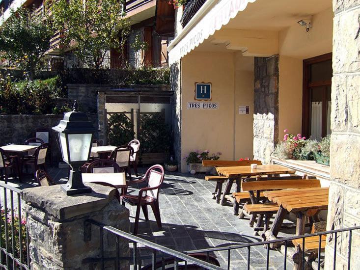 Tres Picos Hotell Eriste Exteriör bild