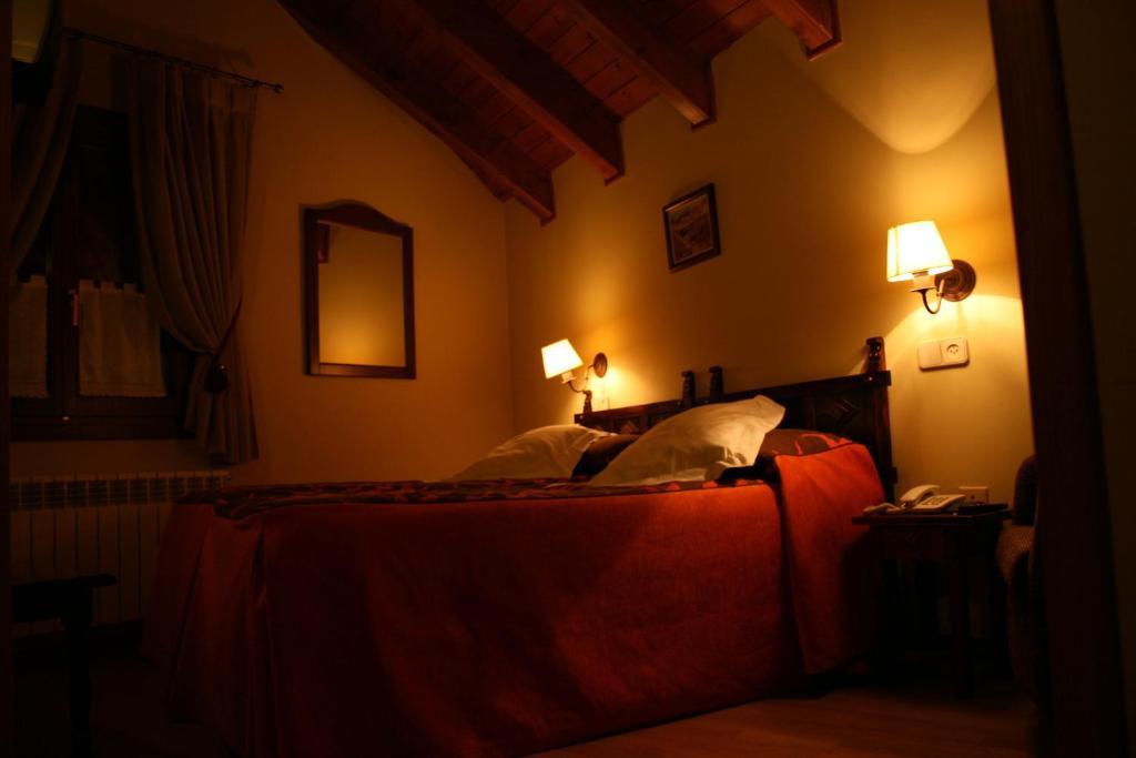 Tres Picos Hotell Eriste Rum bild