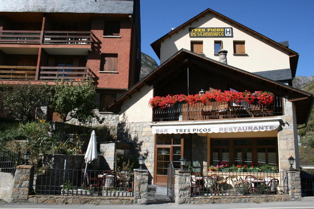 Tres Picos Hotell Eriste Exteriör bild